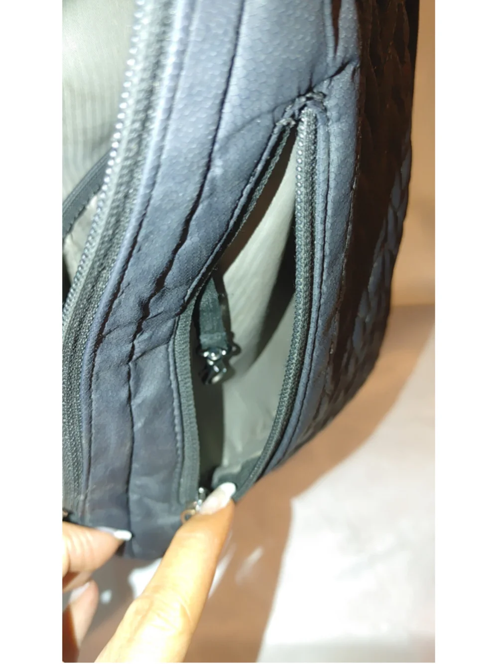 Sherpani Esprit LE Sling Bag 10-Liter Capacity